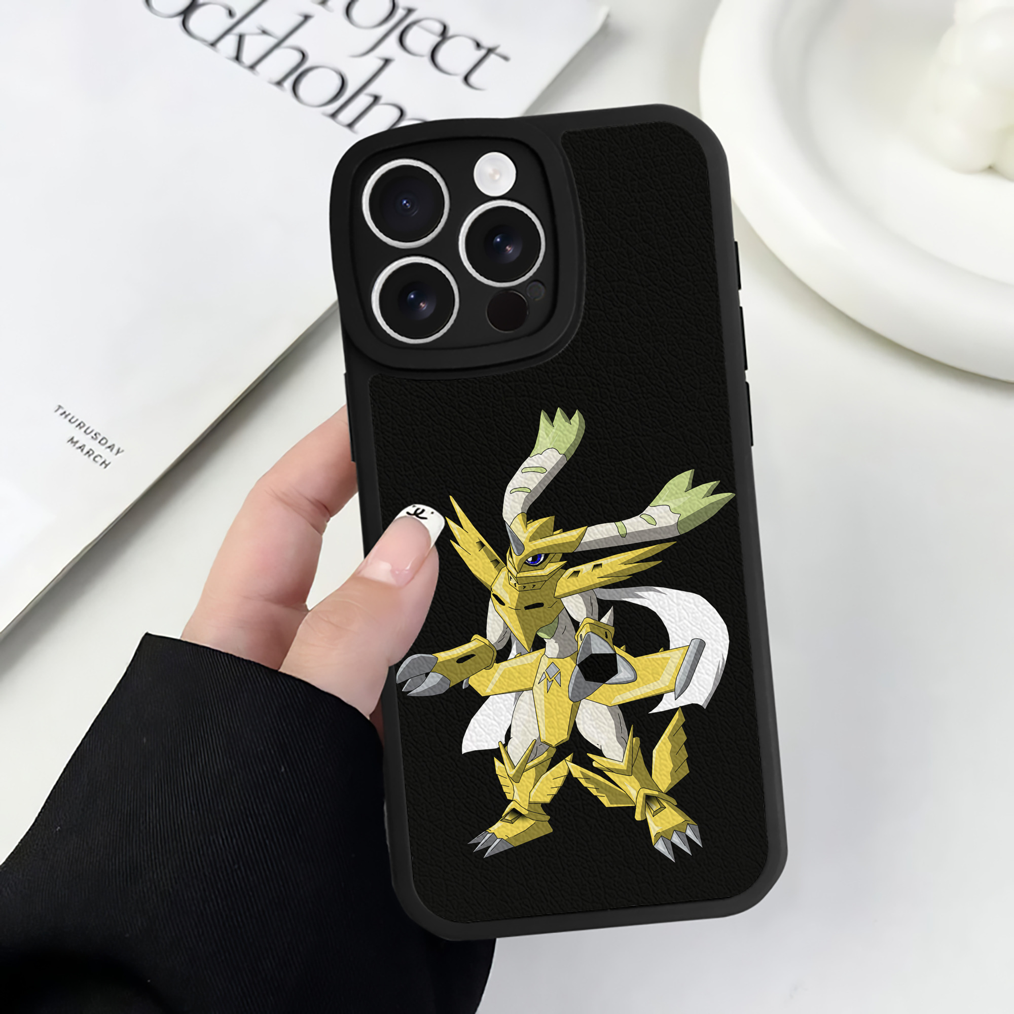 （画像用） Digimon デジタルモンスター/デジモン 【iPhone 16シリーズ対応】シリコンスマホケース（レザー調） 材質：シリコン